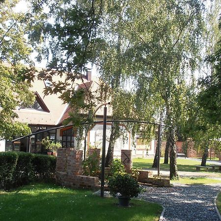 Martineum Felnottkepzo Akademia Vandrerhjem Szombathely Eksteriør bilde