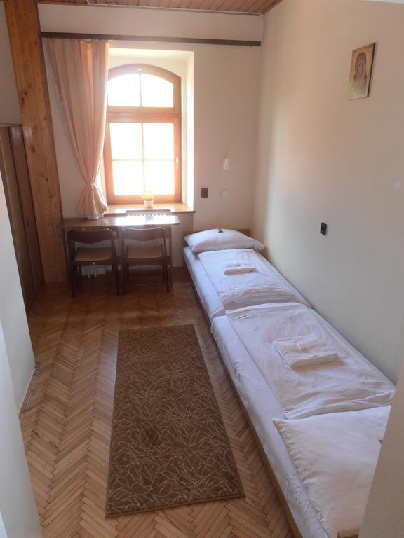 Martineum Felnottkepzo Akademia Vandrerhjem Szombathely Rom bilde